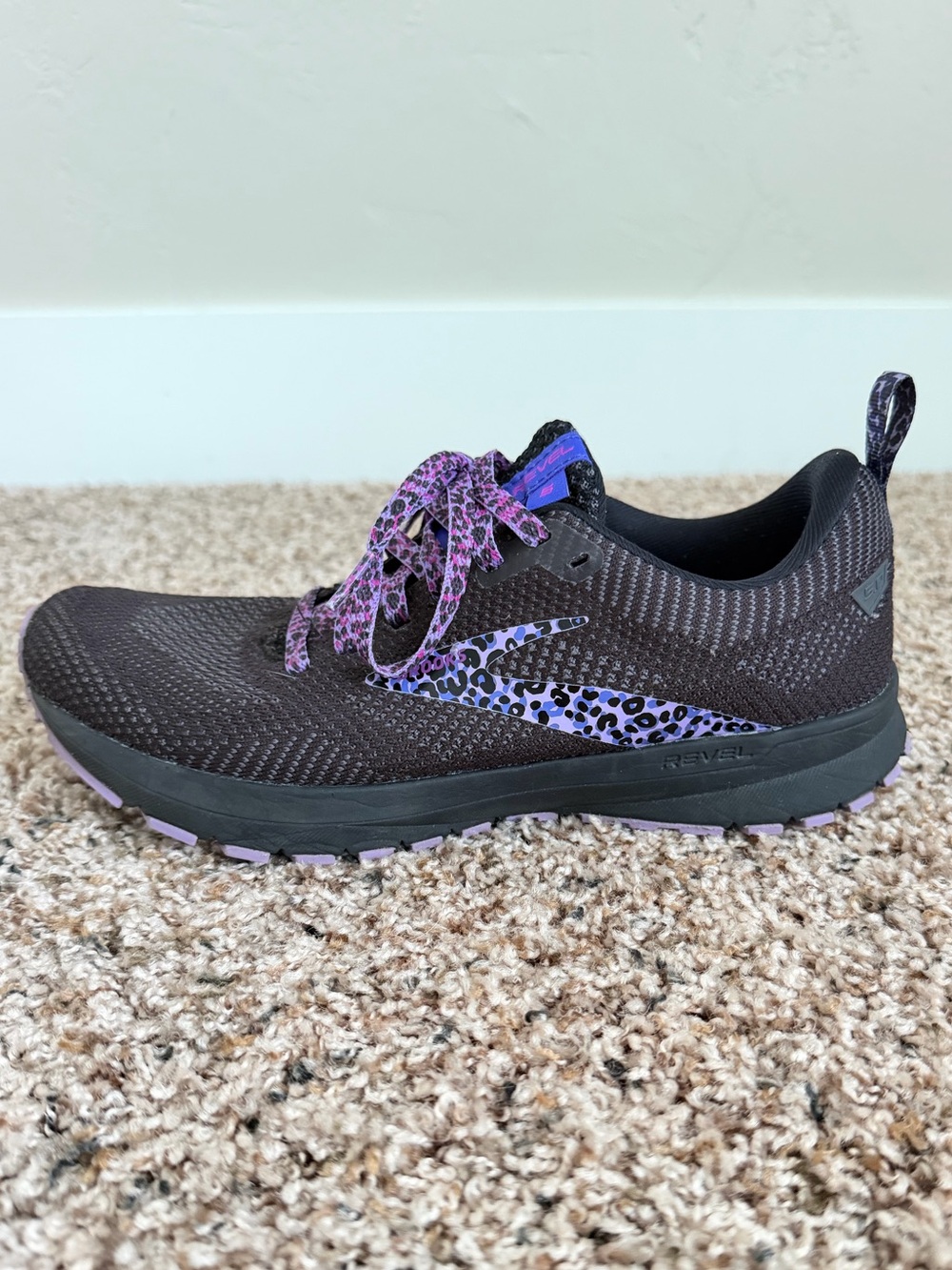Brooks W’s Revel 5 Running Shoes, size 8.5 like NEW Black/Purple/Lilac Leopard